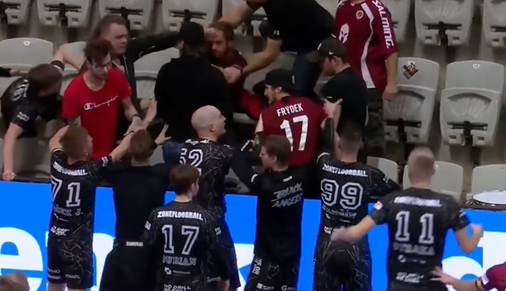 Florbalista bránil otca, bili sa hráči s fanúšikmi